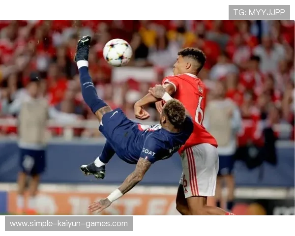 内马尔弧线球妙传撕开防线，巴西攻势如潮水